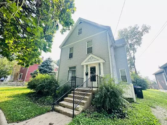 912 N. Madison Apartment for rent in Bloomington, IL