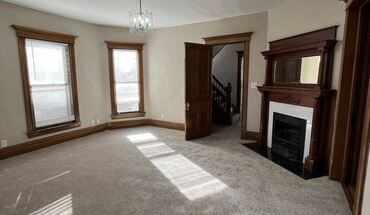 915 S Ctr Apartment for rent in Bloomington, IL