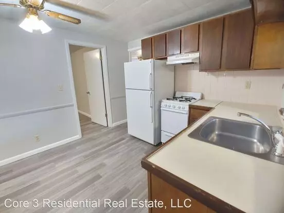 221 Robinhood Ln Apartment for rent in Bloomington, IL