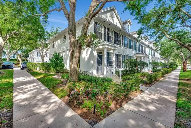 Great Location, End Unit In Charleston Court Of Abacoa! Apartment for rent in Jupiter, FL