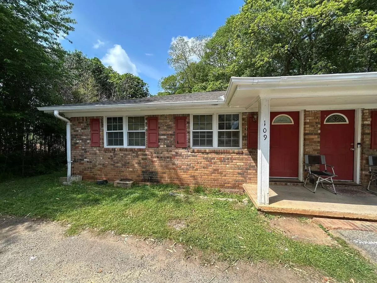 Love Thy Neighbors! House for rent in Carrollton, GA