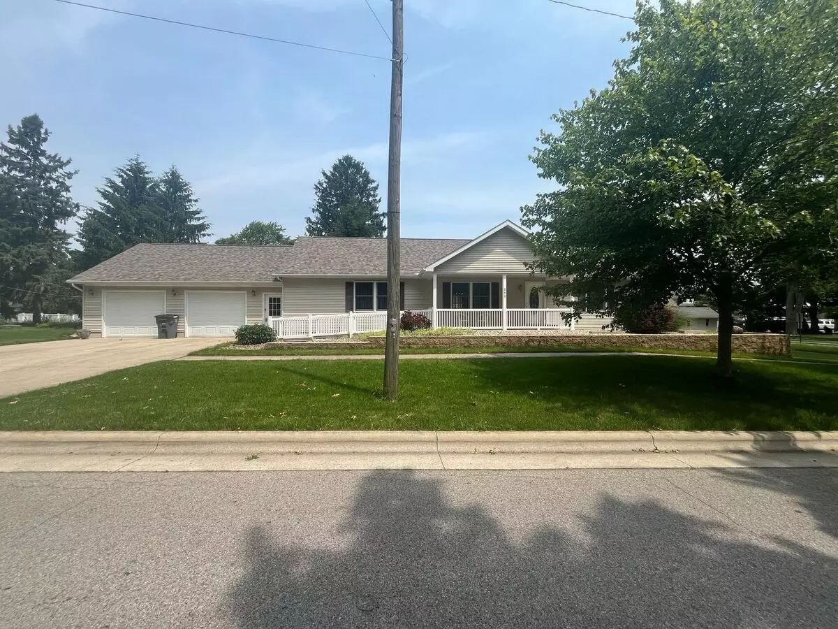 202 W Harrison St House for rent in Wakarusa, IN