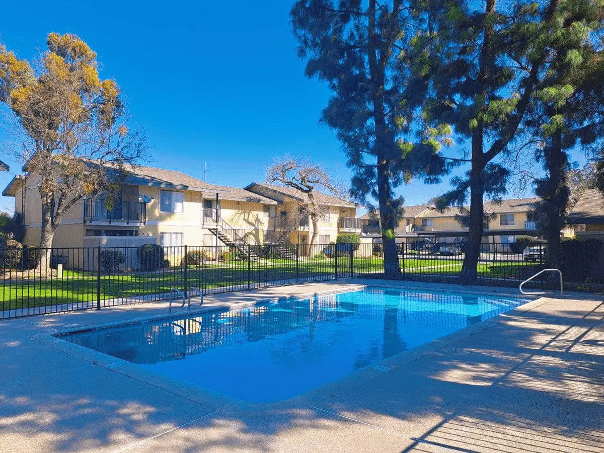 2 of 3 Canyon Park Village Apartment for rent in Fresno, CA