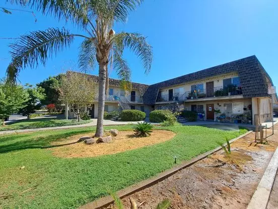 1050 N Bates Ave Apartment for rent in Dinuba, CA