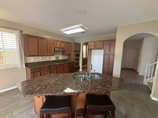 Beautiful 4 Bedroom Home Near Island Waterpark! Apartment for rent in Fresno, CA