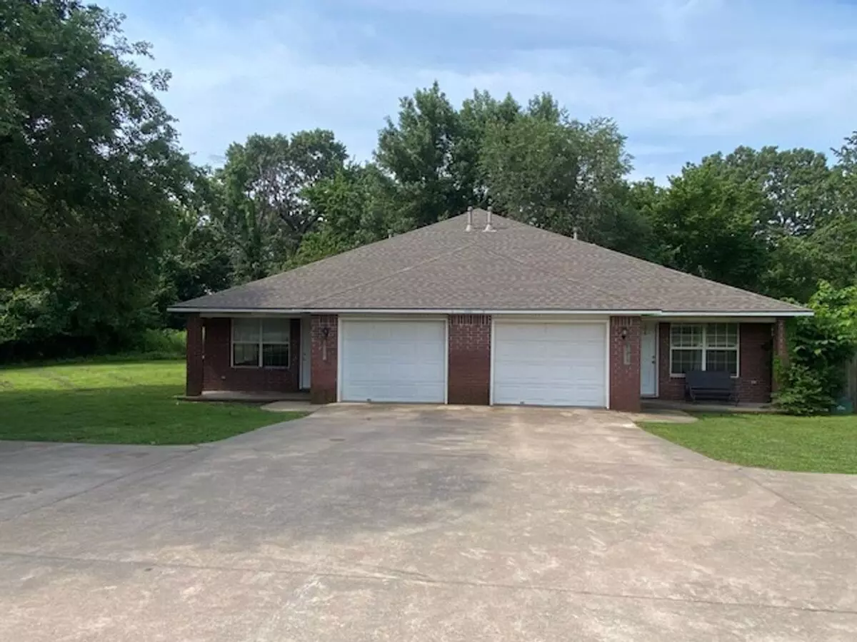 Adorable Duplex With Country Like Setting! House for rent in Fayetteville, AR