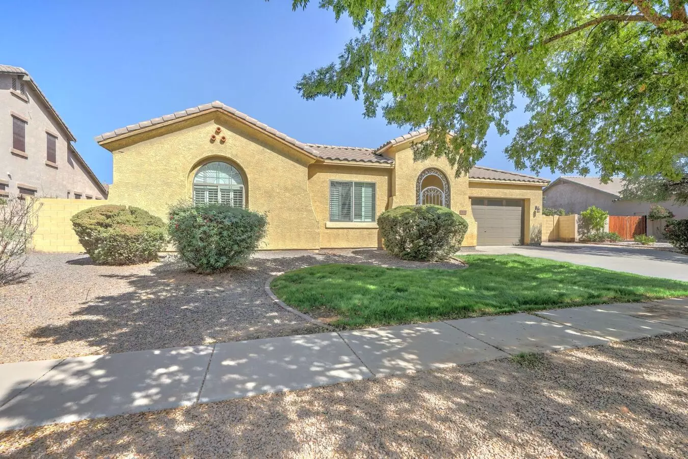 Available Now In Shamrock Estates Gilbert!!! House for rent in Gilbert, AZ