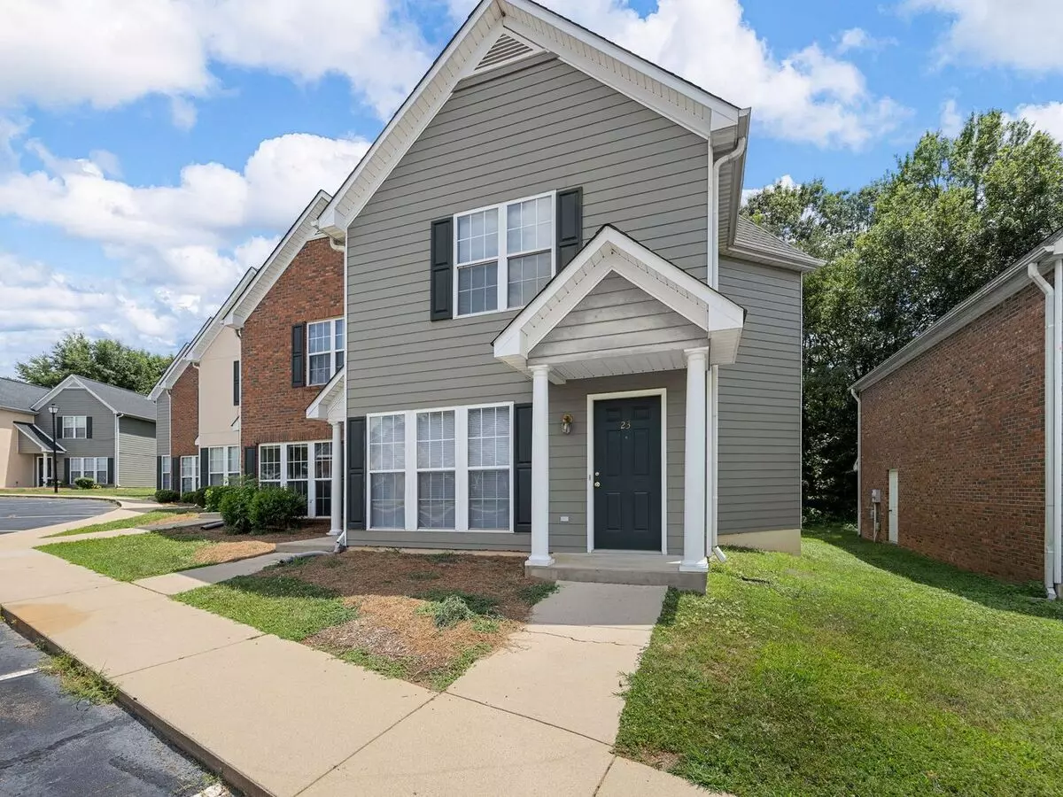 Freshly Renovated 2 Br, 2.5 Ba Townhome Minutes From Downtown Greer Sc House for rent in Greer, SC