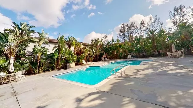 527 N Tustin Ave Apartment for rent in Santa Ana, CA