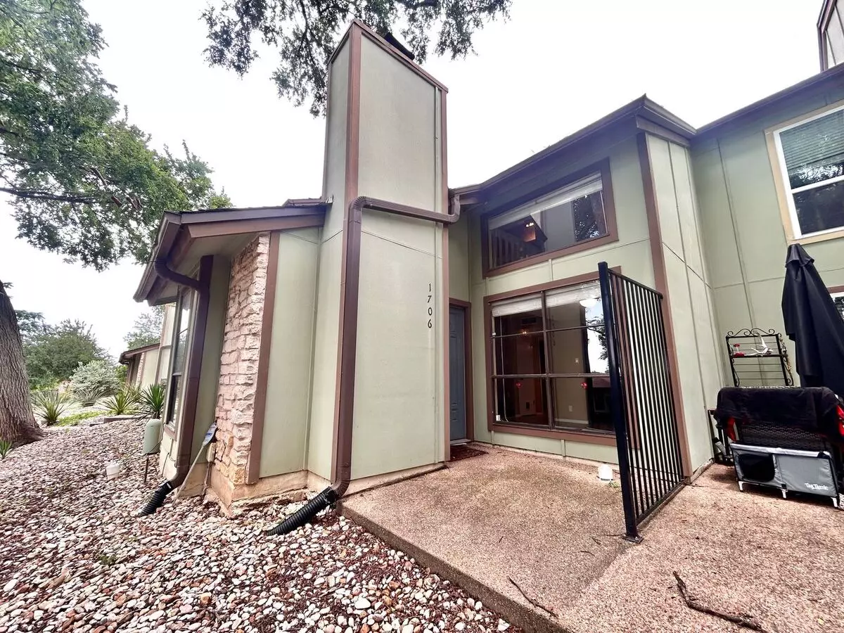Beautiful 3br/2ba Two-level Home With Tall Ceilings And Large Bedrooms House for rent in Austin, TX