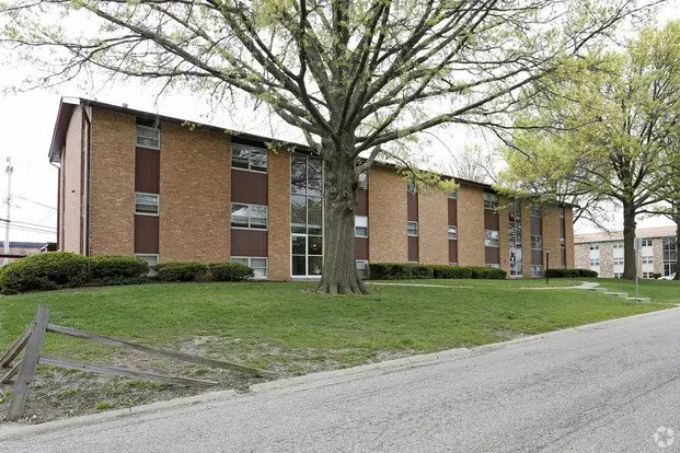 Mecherle Drive Apartments Apartment for rent in Bloomington, IL Mecherle Drive Apartments Apartment for rent in Bloomington, IL