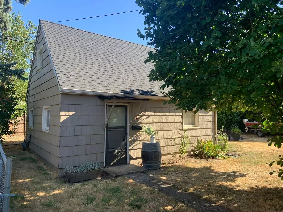 1 Bedroom 1 Bathroom Home With Bonus Room In Great Location! House for rent in Albany, OR