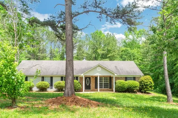 Charming Ranch-style Home With Spacious Yard In Ola School District! Apartment for rent in Mcdonough, GA