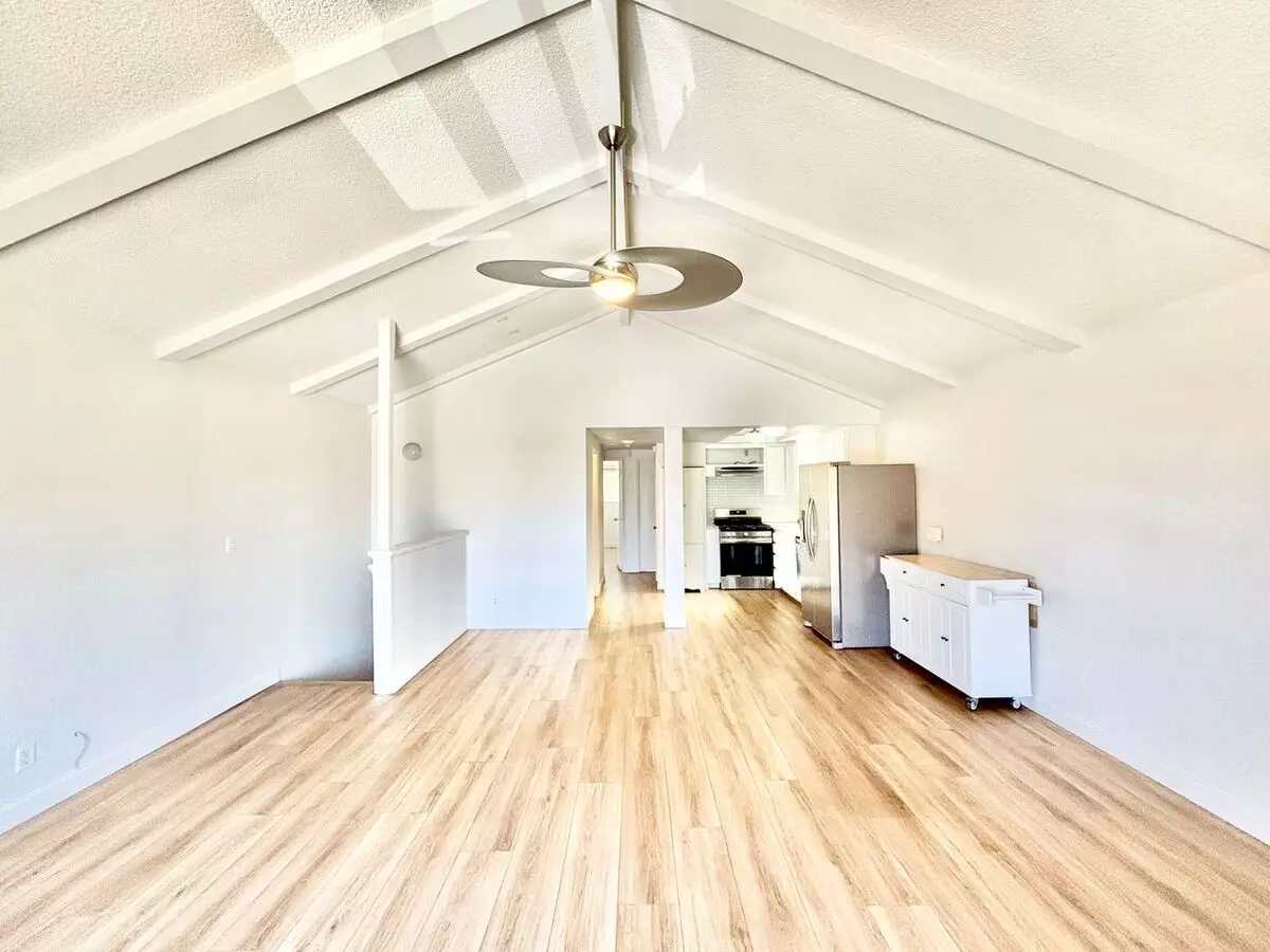Oxnard | Updated | 2 Bed + 1 Bath- Upper Unit | Hollywood By The Sea House for rent in Oxnard, CA