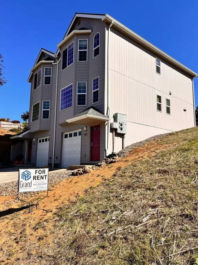 964 & 966 N 7Th RD Apartment for rent in Coos Bay, OR