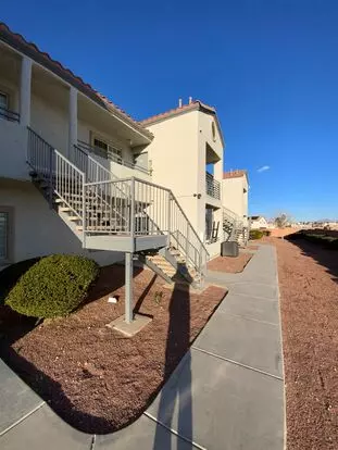 2 Weeks Free Rent! For Qualified Applicants With Immediate Move In!! *hvcp Considered* N.w. Cute Upgraded Condo! Apartment for rent in Las Vegas, NV