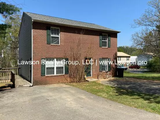 Woodland 5506-5508 Apartment for rent in Roanoke, VA