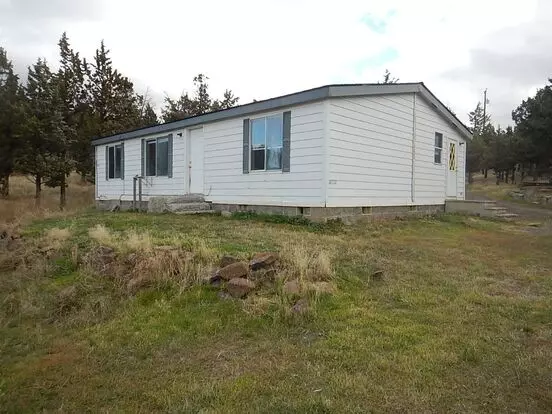 Manufactured Home On Large Lot With Mountain Views - Available Soon! Apartment for rent in Prineville, OR