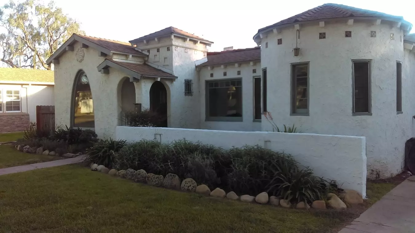 Charming 1920S Home – Full Of Character! This Delightful Home Features 3 Bedrooms, 1 Bathroom, And Beautiful Hardwood Flooring Throughout. With Vintage Charm And Modern Comforts, It’s The Perfect Place To Call Home. House for rent in Ventura, CA
