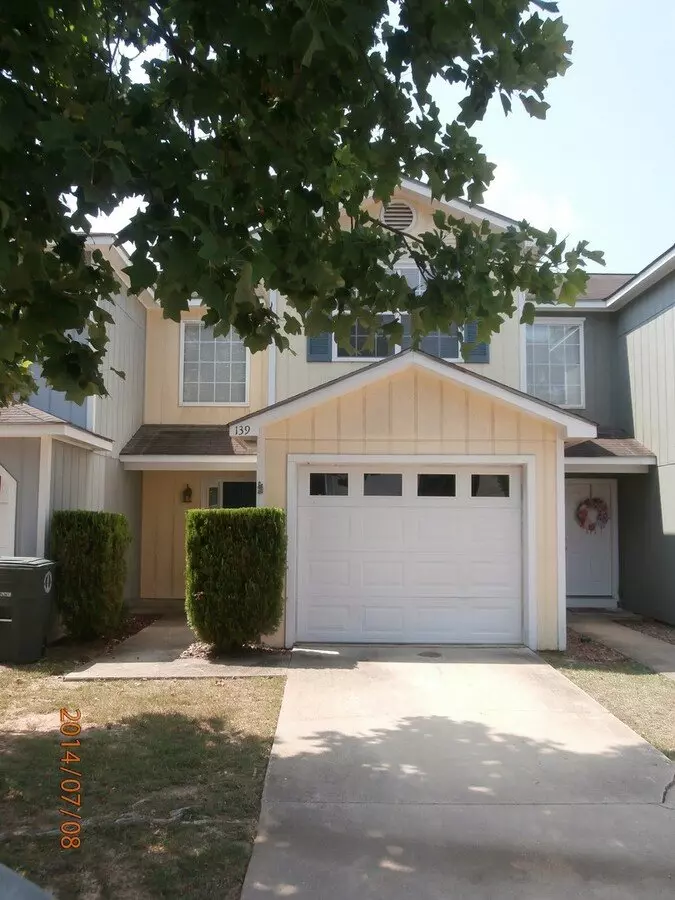 Foxhill Common!! New Lvp In Living Room House for rent in Enterprise, AL