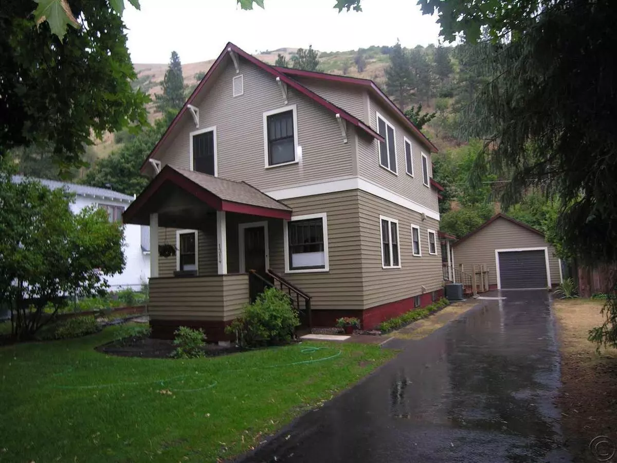 Beautiful Four Bedroom Home In The Rattlesnake Area With Pets Considered House for rent in Missoula, MT