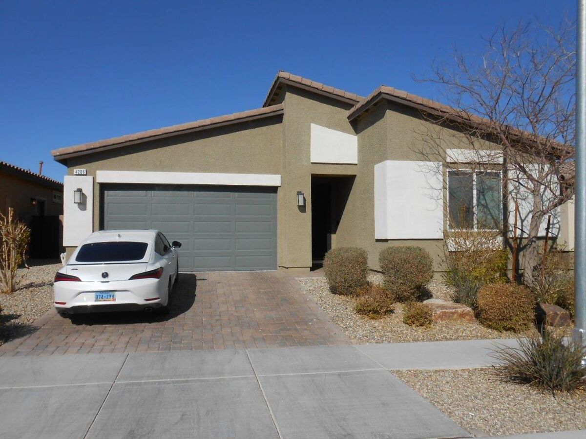 Beautiful Single Story Home In Gated Community Apartments North Las