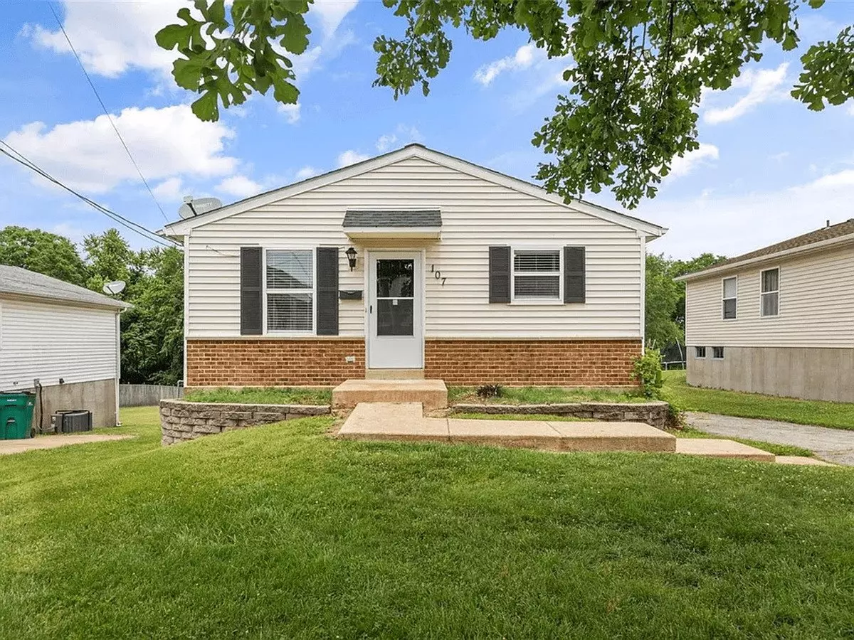 $1820 - Charming 3 Bed | 1 Bath Single-family Home In The Heart Of Webster Groves House for rent in Webster Groves, MO