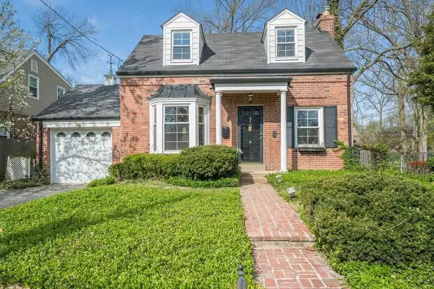 $2195- 2B Charming Single Family Glendale! Available Now! Apartment for rent in St Louis, MO