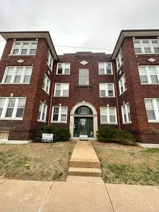 $1750 - Spacious & Updated 2B Main Floor Condo In University City – Available Now! Apartment for rent in St Louis, MO