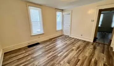 3 of 9 44 Vandine Ne- Midtown! Water Included. Washer/dryer Hook Up. House for rent in Grand Rapids, MI