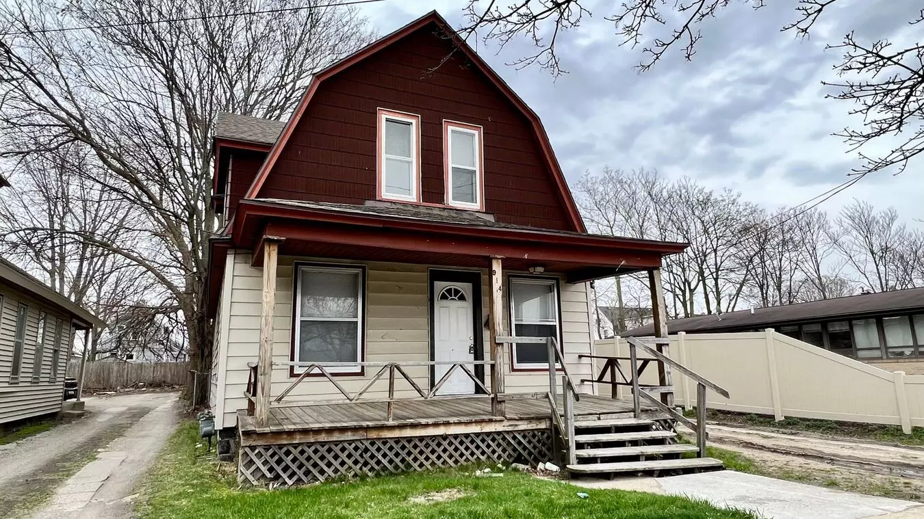 914 Broadway Nw- Water Included House for rent in Grand Rapids, MI