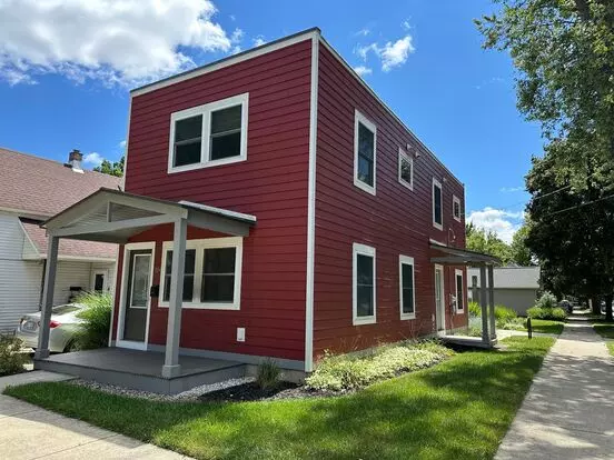 924 Dayton Sw- Central Air! Laundry! Lawn Service Included! Apartment for rent in Grand Rapids, MI