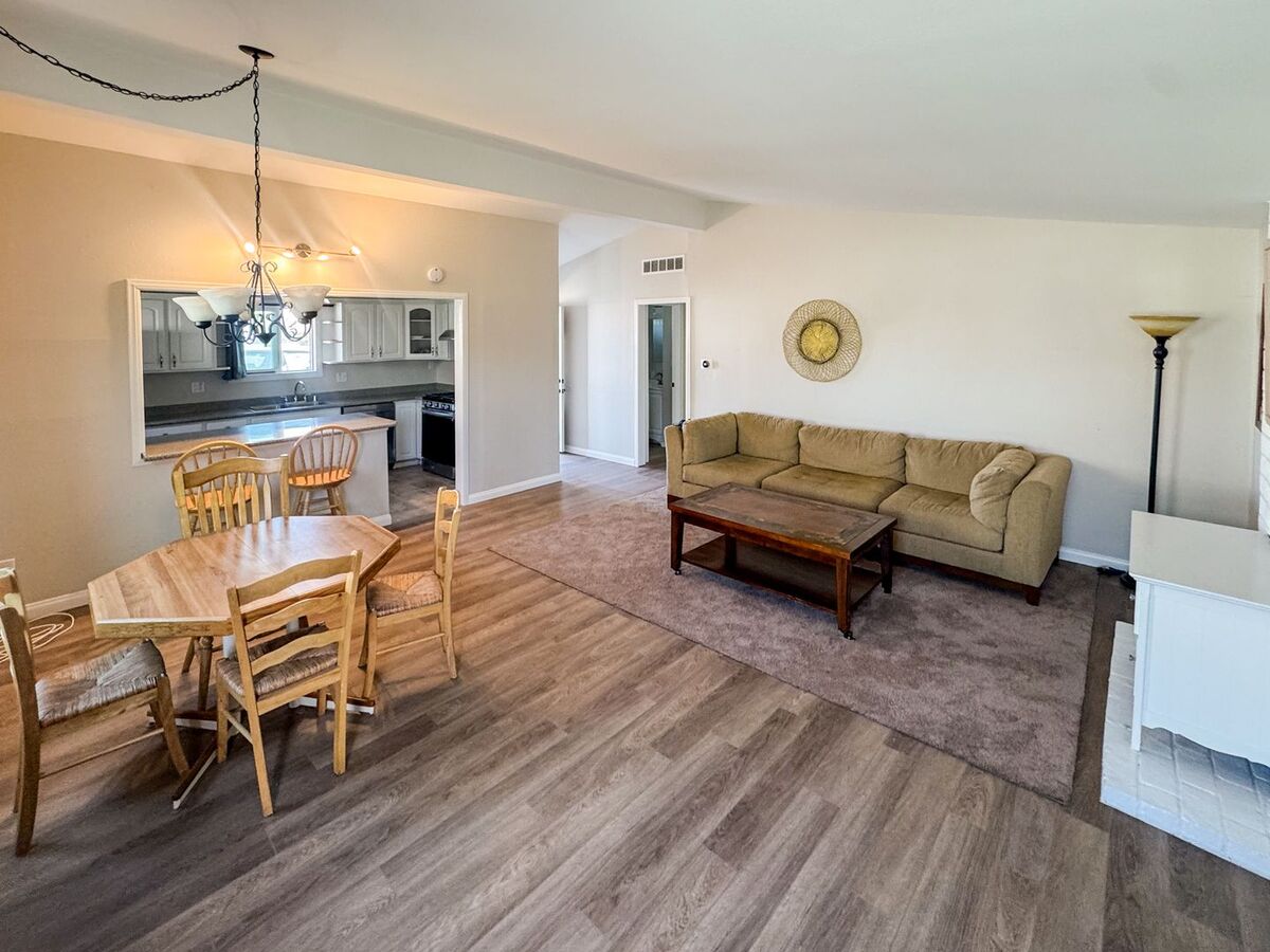 A closer look at Spacious Penthouse Rentals In San Diego With Backyard Showers