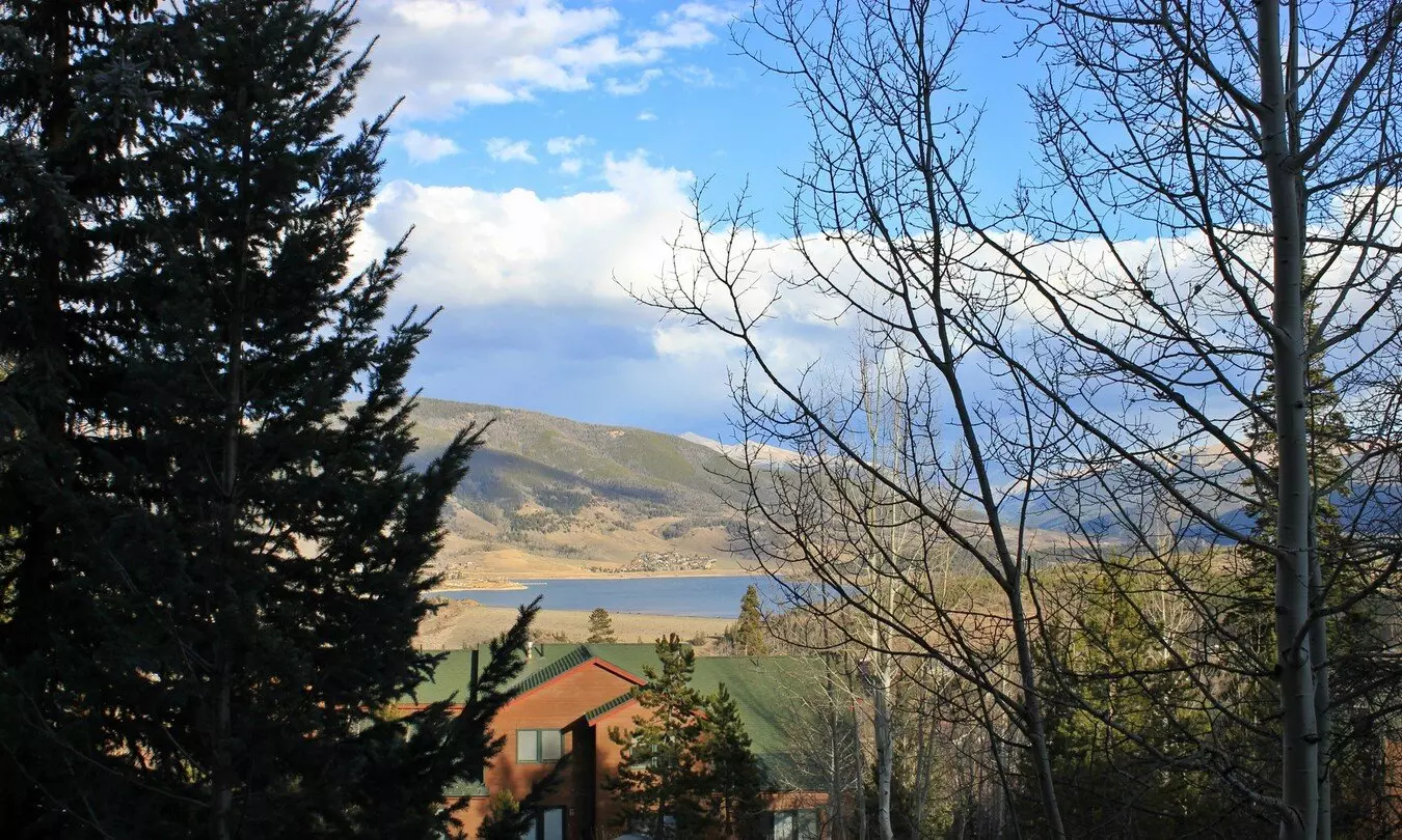 Winter Rental- 2 Bedroom/1 Bath W/washer/dryer, 50" Tv W/netflix Utilities Inc House for rent in Silverthorne, CO