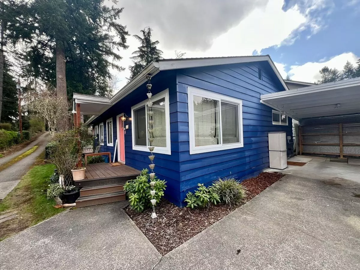 Pending Application; Carpenter Rd Cottage W/ Tons Of Charm! House for rent in Lacey, WA