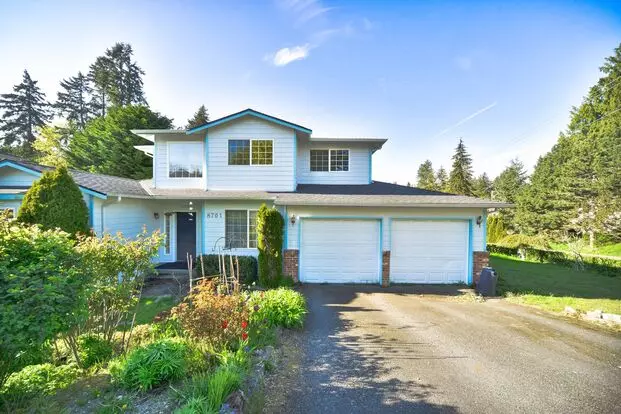 Charming 3 Beds 2.5 Bath House In Edmonds! Apartment for rent in Edmonds, WA