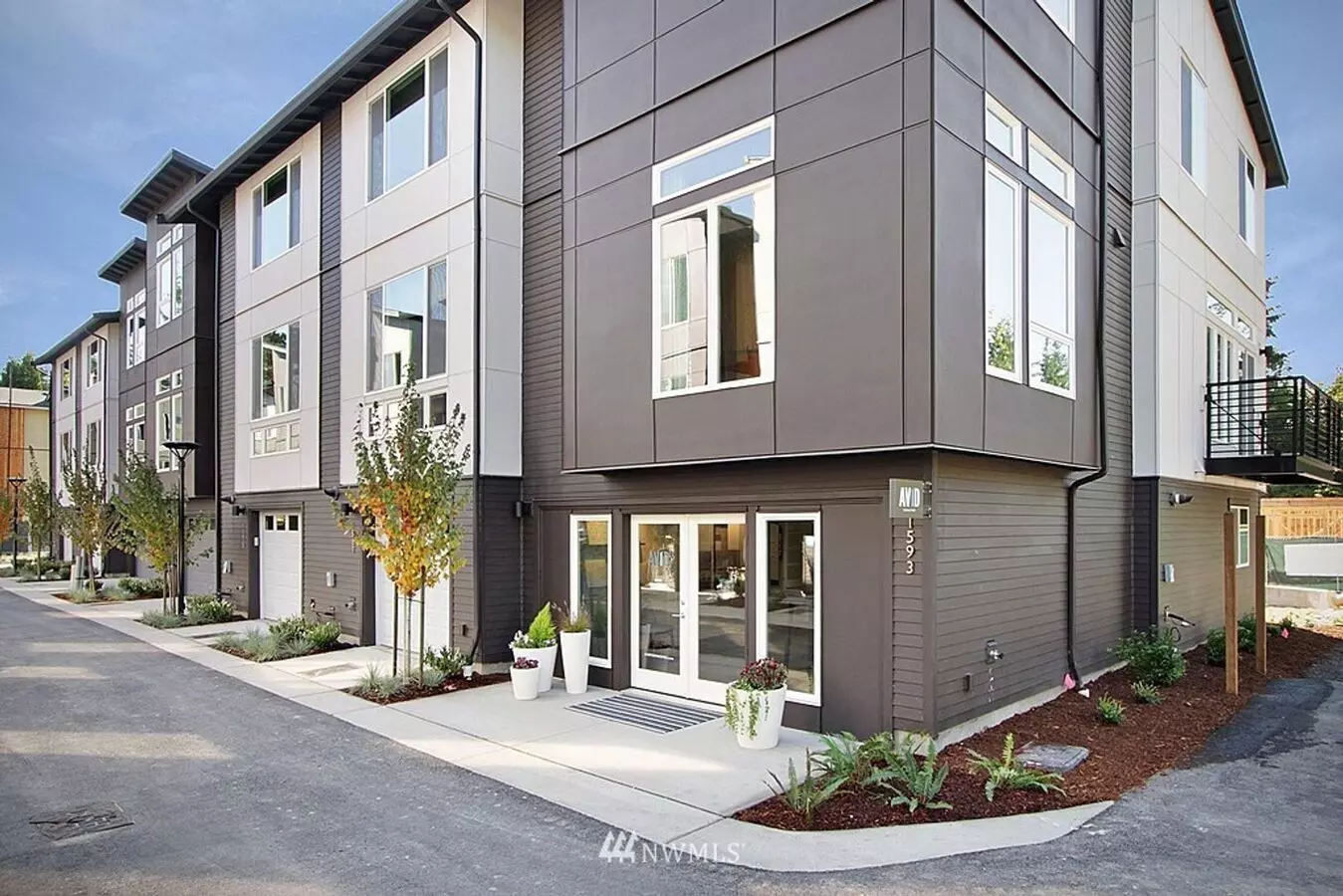 Bellevue 5 Bd 3.5 Bath Townhouse With Two Garage Parking Spaces House for rent in Bellevue, WA