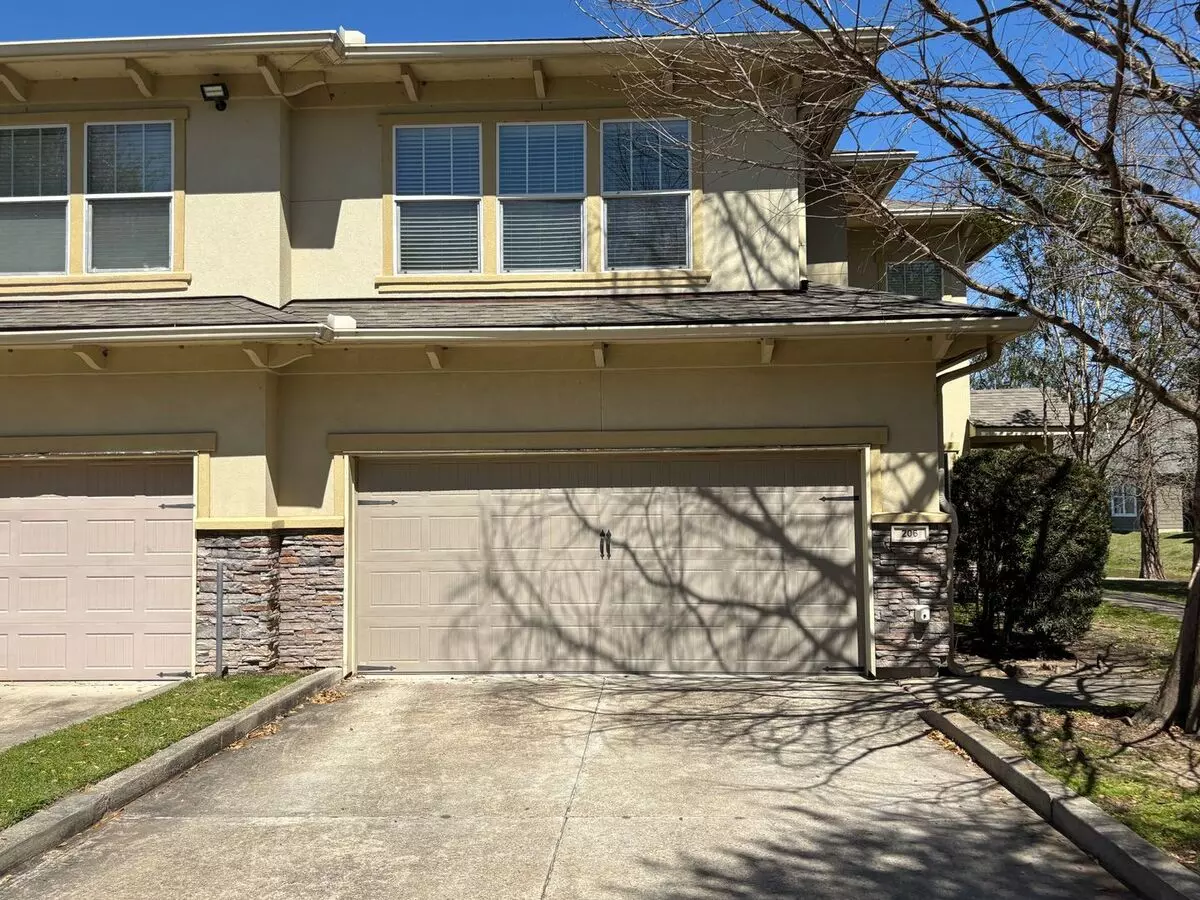 Lakefront Condo In Gated Pelican Lakes – Minutes From Lsu! House for rent in Baton Rouge, LA