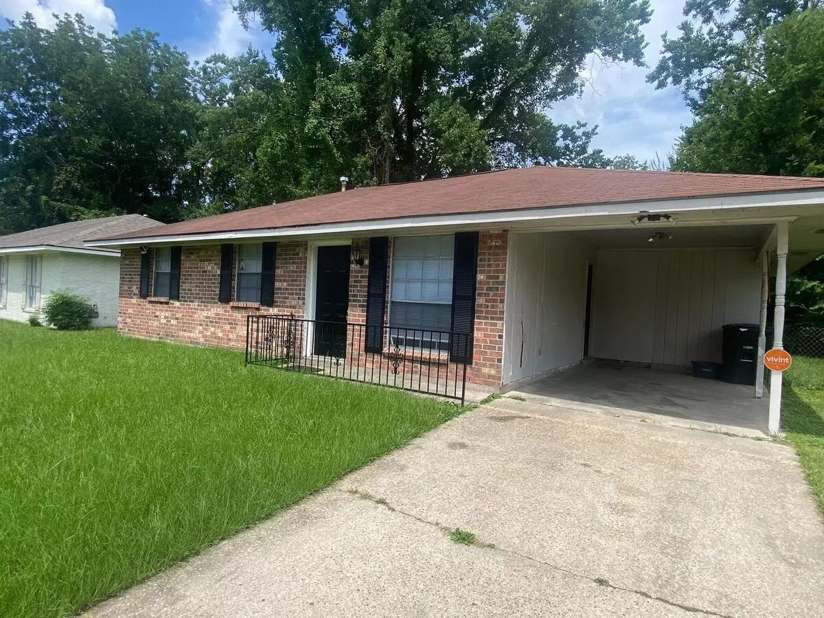 First Month Rent Free In This Stylish & Move-in Ready 3-bedroom Home! House for rent in Baton Rouge, LA