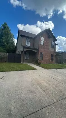 Rare 4br Apartment With Private Yard Near Medical District! Apartment for rent in Baton Rouge, LA