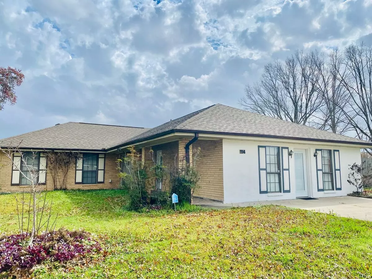 Spacious 3 Bed/2 Bath Home On Corner Of W. Congress And Ambassador House for rent in Lafayette, LA