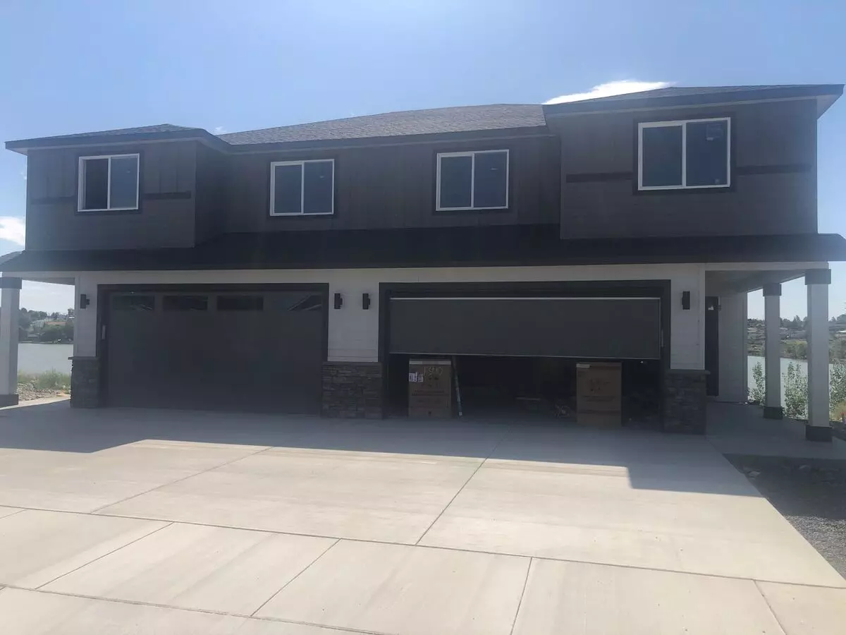1417 W Lakeside Dr House for rent in Moses Lake, WA