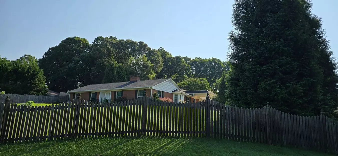 Classic Brick Ranch In Pfafftown House for rent in Pfafftown, NC