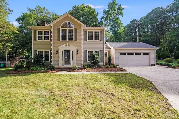 Hunley Creek Charmer: 3br With Garage Studio, Cathedral Ceilings & Prime Location! Apartment for rent in Matthews, NC