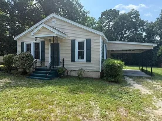 Located In The Sought-after Cayce Avenues And Minuets Away From Usc, The River Walk, And Downtown! Apartment for rent in Cayce, SC