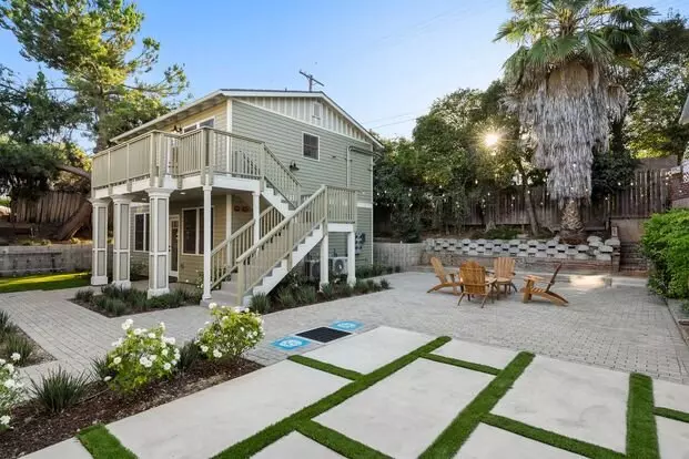 Douglas Street Apartment for rent in Los Angeles, CA
