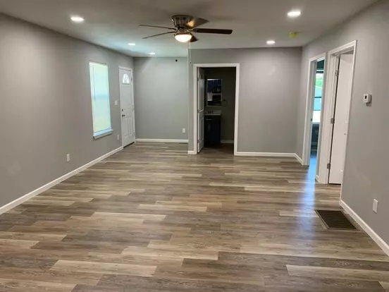 1005 Monroe Apartment for rent in Pittsburg, KS
