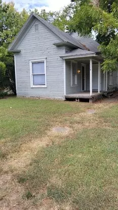 Cute 2br House Nestled In A Quiet Neighborhood Apartment for rent in Pittsburg, KS
