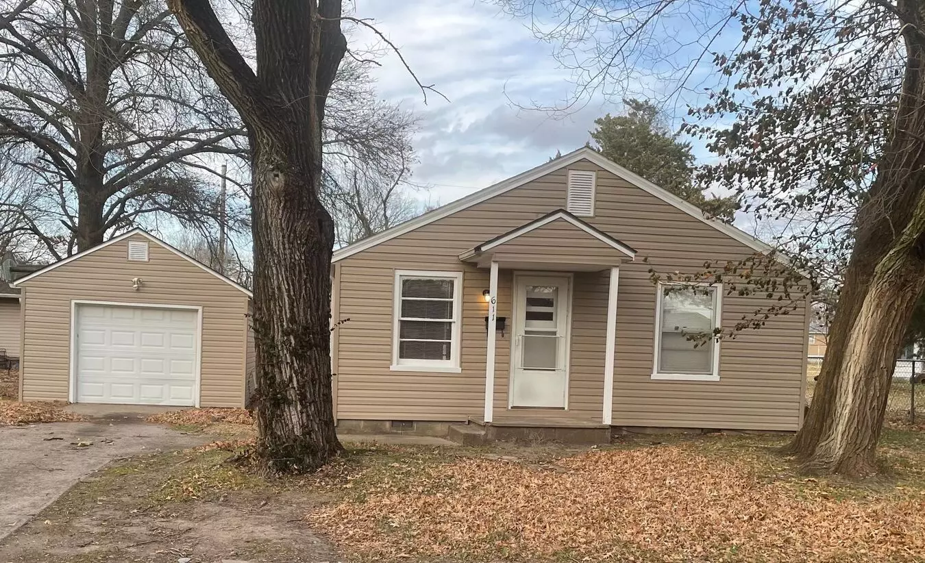 Very Cute 2br/1ba House + 1 Car Detached Garage House for rent in Pittsburg, KS