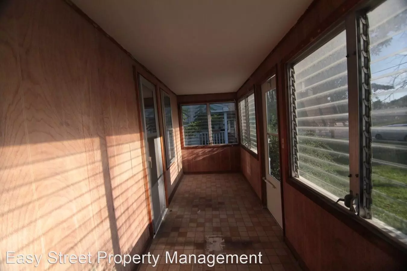 2 of 4 2233 24th St House for rent in Rock Island, IL